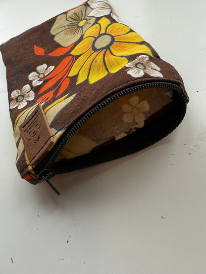 Pussukka Brown Flower